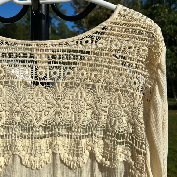 New Chico’s yellow top - Picture 7 of 10